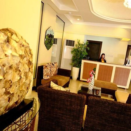Orchard Hotel Davao Экстерьер фото